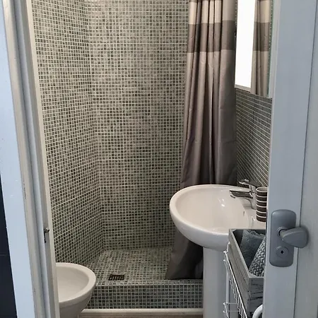 Apartament Mercede 34 *